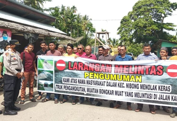Protes Kerusakan Jalan Yang Semakin Parah, Warga Nibong Gelar Aksi