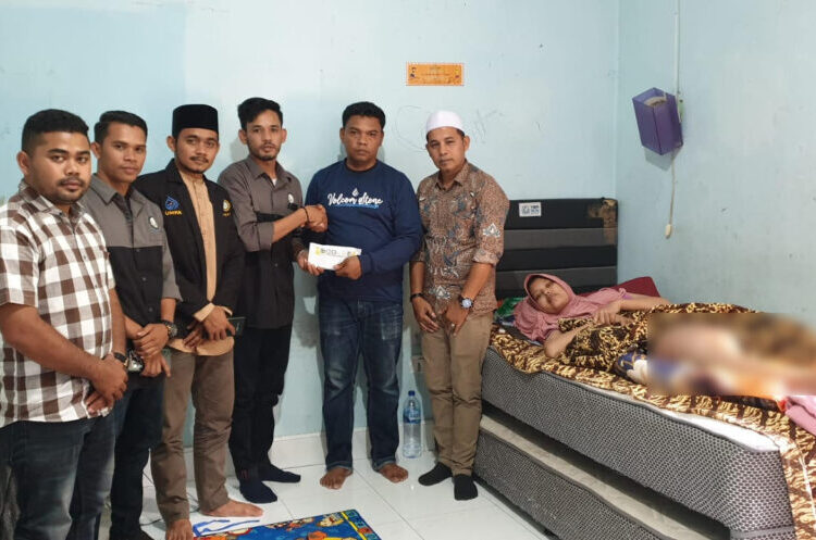 Gerakan Ormas Paya Bakong, Serahkan Bantuan Donasi Kepada Hasni Penderita Penyakit Tumor Tulang