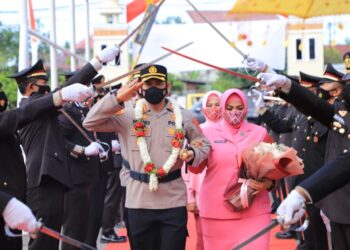 AKBP Henki Disambut Tradisi Pedang Pora Dan Tari Ranup Lampuan Di Mapolres Lhokseumawe