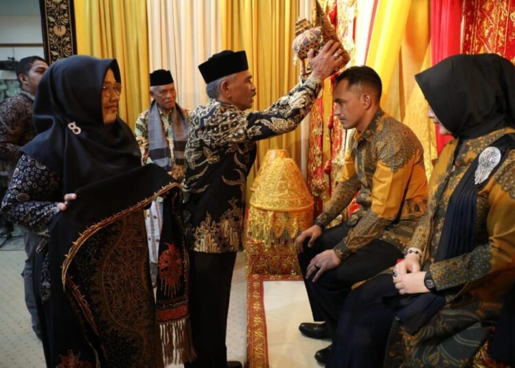 Bupati Aceh Utara Peusijuek Dandim Dan Kapolres Baru