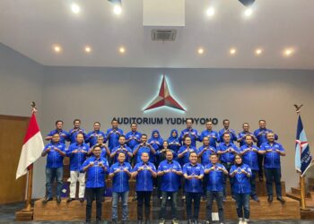 Muslim Serahkan SK Pengurus 23 DPC Demokrat Se-Aceh