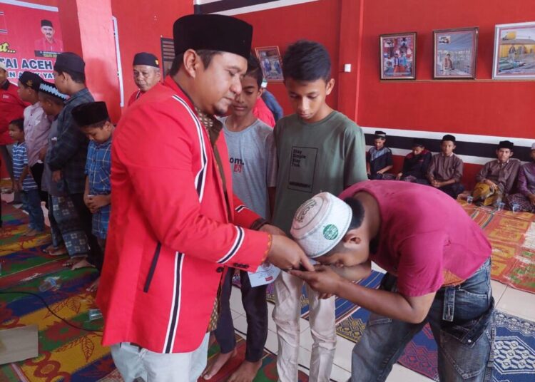 Peringati Milad ke-15, Partai Aceh Santuni 34 Anak Yatim Di Aceh Utara