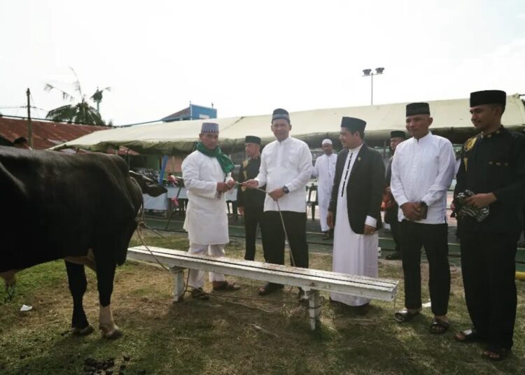 Korem 011/Lilawangsa Sembelih 19 Hewan Kurban, Danrem Berbagi Dengan Fakir Miskin