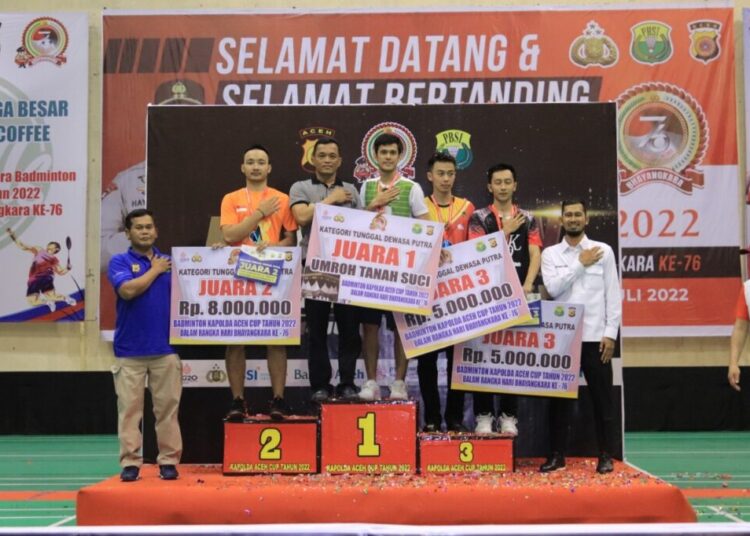 Juara I Turnamen Badminton Kapolda Aceh Cup Dapat Tiket Umrah