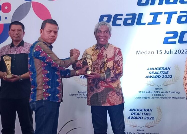 Pangdam I/Bukit Barisan Terima Anugerah Harian Realitas Award 2022