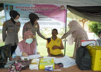 Sambut HUT Ke-74, Polwan Polres Lhokseumawe Gelar Pengobatan Gratis