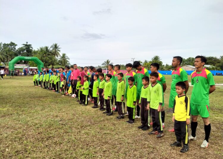 Turnamen Sepak Bola Burma Rajawali Cup 2022 Dibuka Camat Baktiya Barat