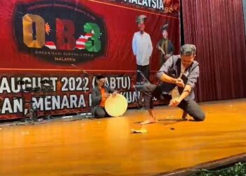 Atraksi Debus Aceh Bikin Warga Malaysia Histeris