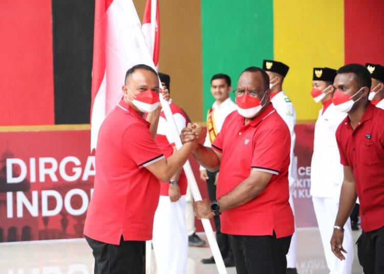 Pj Wali Kota Lhokseumawe Terima Bendera Merah Putih Dari Wamendagri