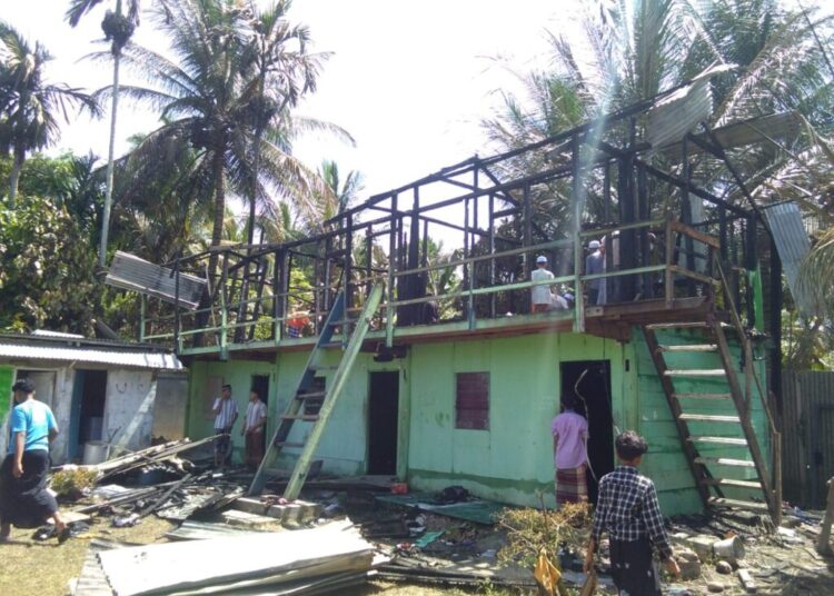 Santri Sedang Mengaji, 6 Bilik Dayah Madinatuddiniyah Babul Huda Dewantara Hangus Terbakar