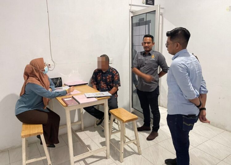 Polres Lhokseumawe Limpahkan Tersangka Kasus Penyalahgunaan BBM Bersubsidi ke Jaksa