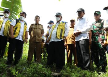 Di Lhoksukon, Menteri Basuki Naiki Tanggul Sungai Krueng Keureuto Pantau Kerusakan