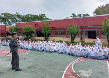 Pimpin Upacara Sumpah Pemuda di SMAN Modal Bangsa Arun, Dandim “Bakar” Semangat Pelajar
