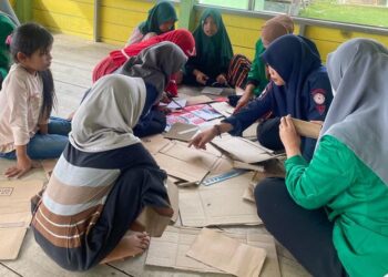 Mahasiswa KKN Unimal Ajari Anak-Anak Gampong Cot Trieng Pembuatan Celengan Kreatif