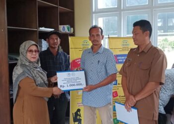 Baitul Mal Aceh Utara Salurkan Bantuan Pasca Banjir, Rp 1 Juta per KK