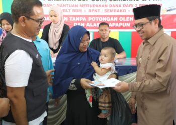 Serahkan Bansos di Tanah Luas, Pj Bupati Aceh Utara: Laporkan Jika Ada Pungli