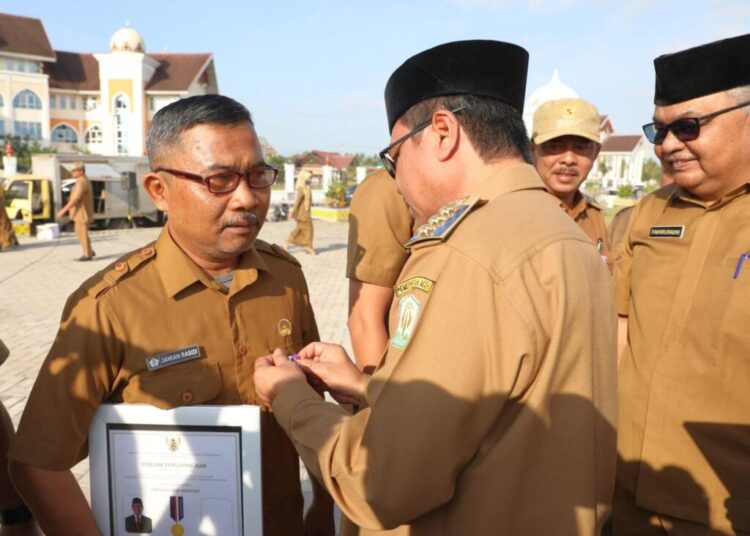 Masuk Kategori Gampong Mandiri, Kuta Lhoksukon Raih Penghargaan dari Pj Bupati Aceh Utara