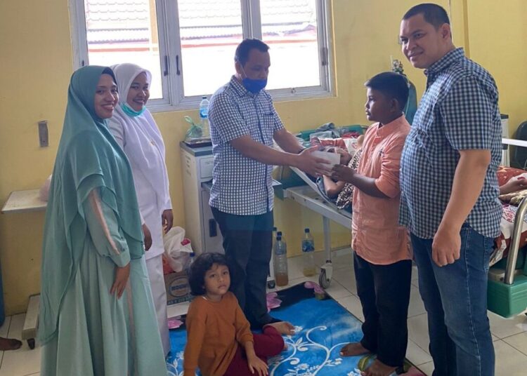 Demokrat Aceh Utara Jenguk Rusli Yusuf, Pasien Asal Pidie Jaya yang Viral di Media Sosial