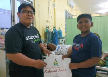 Gusdurian Peduli Salurkan Bantuan untuk Ayah Rahmat Si Bocah Tangguh Asal Pidie Jaya