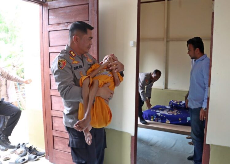 Penderita Lumpuh Layu di Baktiya Barat Terima Program Bedah Rumah Polres Aceh Utara
