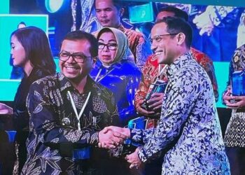 Pj Bupati Aceh Utara Azwardi Terima Penghargaan dari Mendikbud Nadiem Makarim