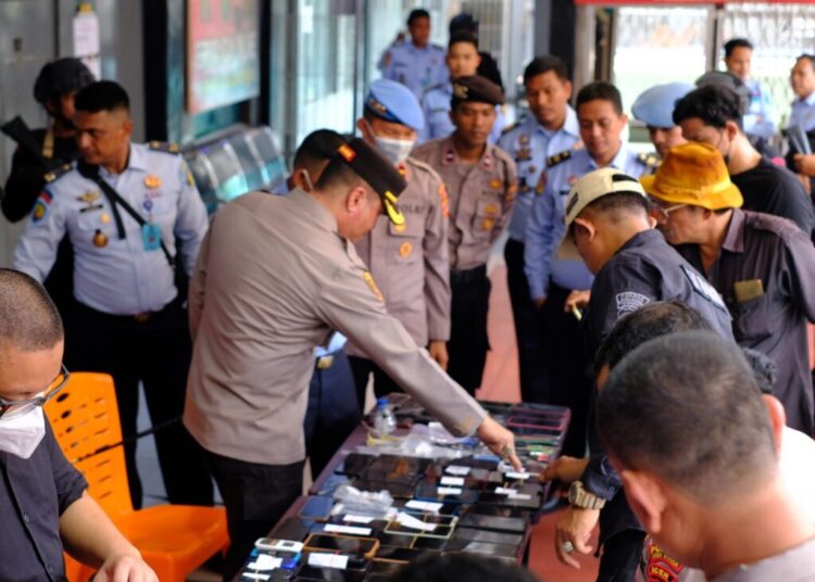 Kapolres Aceh Utara Pimpin Razia Dadakan di Lapas Lhoksukon, Temukan Barang Terlarang