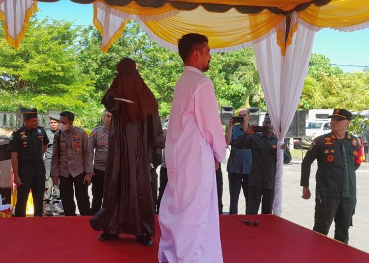 Enam Terpidana Pelanggar Qanun Syariat di Aceh Utara Jalani Hukuman Cambuk