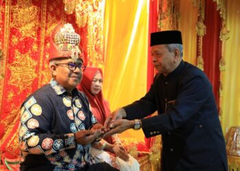 Pemkab Aceh Utara Peusijuek Pj Bupati Mahyuzar dan Istri