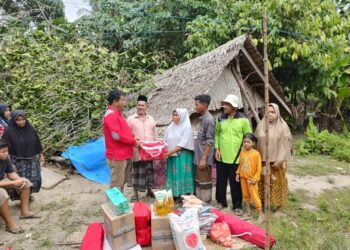 Dinas Sosial Aceh Utara Salurkan Bantuan Masa Panik untuk Korban Angin Puting Beliung