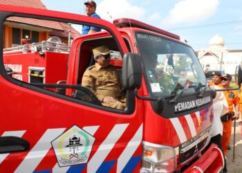 Resmikan Operasional Mobil Damkar BPBD, Pj Bupati Aceh Utara Langsung Test Drive