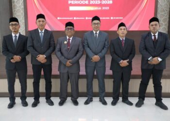 Pj Bupati Lantik dan Ambil Sumpah Lima Komisioner KIP Aceh Utara Periode 2023-2028