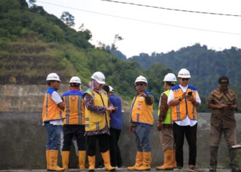 Pantau Progres Penyelesaian, Pj Bupati Mahyuzar Tinjau Bendungan Keureuto