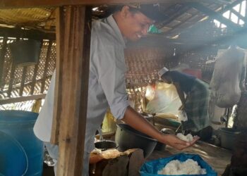 Sambangi Petani Garam di Pesisir Seunuddon, Jol Panton: “Mutiara” Tersembunyi