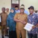 Pj Bupati Aceh Utara Serahkan Bantuan Sanitasi BMA untuk 75 Warga Sawang