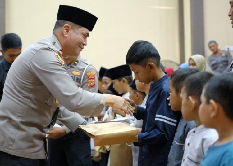 Polres Aceh Utara Peringati Maulid Nabi SAW, Kapolres Santuni Anak Yatim