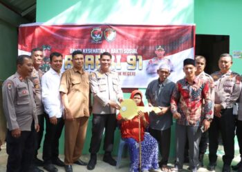 Baksos Akabri 91, Kapolres Aceh Utara Serahkan Bantuan Rumah Layak Huni