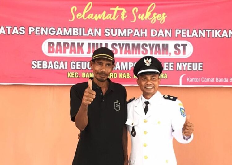 Juli Syamsyah Dilantik sebagai Geuchik Gampong Ulee Nyeue