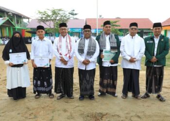 Santri Berprestasi Terima Penghargaan Pj Bupati Aceh Utara