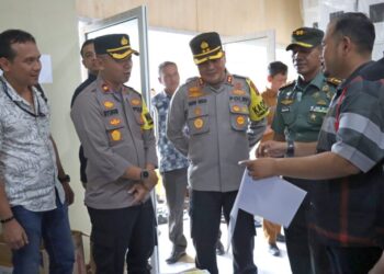 Kapolres Aceh Utara Tinjau Proses Sortir dan Pelipatan Surat Suara Pemilu 2024