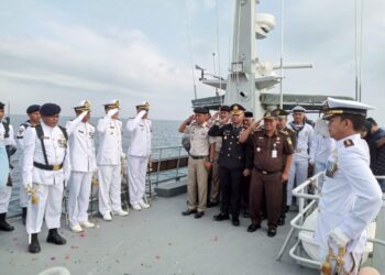 Wakapolres Aceh Utara Hadiri Peringatan Hari Dharma Samudera ke-62 di Atas KAL Bireuen