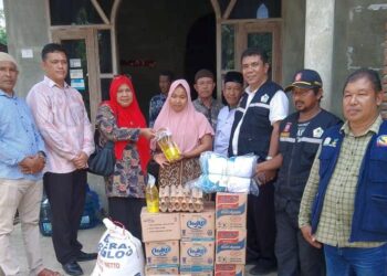Dinas Sosial PPPA Aceh Utara Serahkan Bantuan untuk Keluarga Korban Anak Tenggelam di Nibong