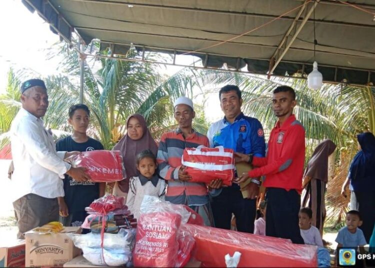 Dinas Sosial Aceh Utara Salurkan Bantuan kepada Korban Kebakaran di Seunuddon