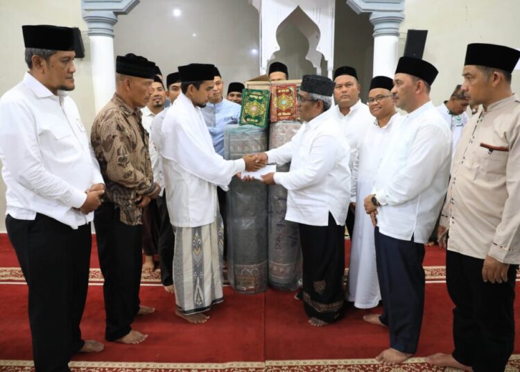 Safari Ramadan Hari ke-2, Pj Bupati Kunjungi Masjid di Pesisir Seunuddon