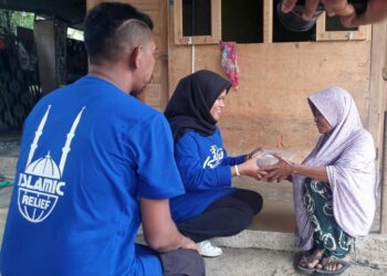 Cerita Haru Nek Mala, 1 dari 1.750 Keluarga Penerima Kurban Islamic Relief Indonesia di Aceh Utara