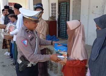 GEUBIBU Bagikan 60 Kitab untuk Santri Yatim dan Fakir Miskin di Dayah Darul Aman