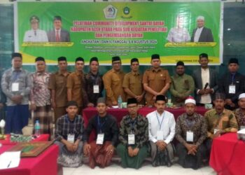 Puluhan santri dayah dalam Kabupaten Aceh Utara mengikuti pelatihan Community Development yang diinisiasi oleh Dinas Pendidikan Dayah setempat, di aula Hotel Lido Graha Lhokseumawe