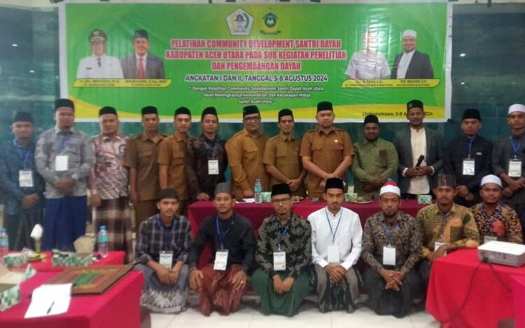 Puluhan santri dayah dalam Kabupaten Aceh Utara mengikuti pelatihan Community Development yang diinisiasi oleh Dinas Pendidikan Dayah setempat, di aula Hotel Lido Graha Lhokseumawe