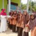 Penyerahan hadiah kepada juara lomba dalam rangka memeriahkan peringatan HUT ke-79 Kemerdekaan Republik Indonesia di SMP IT Madinah Aceh, Lhoksukon, Aceh Utara.