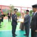 Kakanwil Kemenkumham Aceh Dr Meurah Budiman MH, menyerahkan penghargaan Indeks Reformasi Hukum (IRH) tahun 2024 kepada Penjabat Bupati Aceh Utara Dr Mahyuzar MSi, pada upacara peringatan Hari Pengayoman ke-79 tahun 2024 di Lapas Kelas IIA Banda Aceh