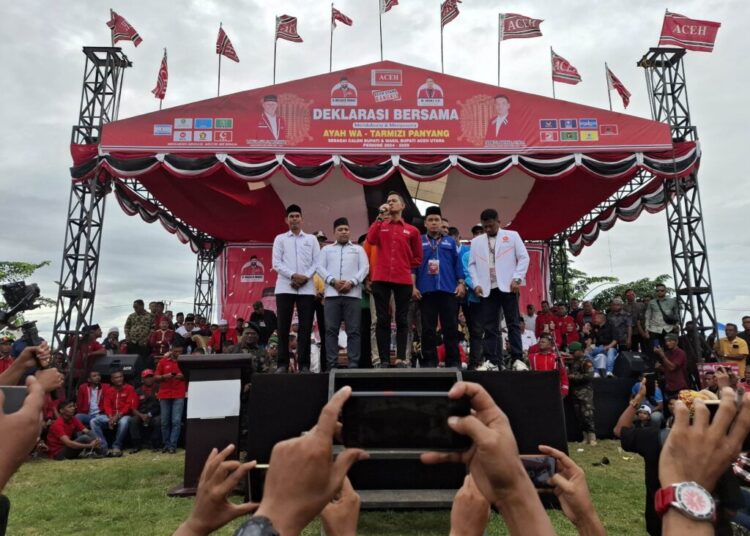 Deklarasi pasangan calon (paslon) Bupati dan Wakil Bupati Aceh Utara, H. Ismail A Jalil SE MM (Ayah Wa) dan Tarmizi (Panyang) di lapangan upacara depan kantor bupati Aceh Utara, Landing, Lhoksukon